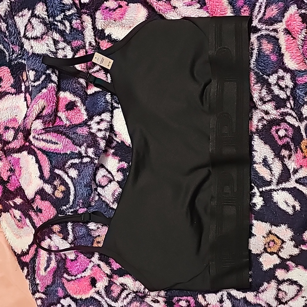 Vs pink sports bra